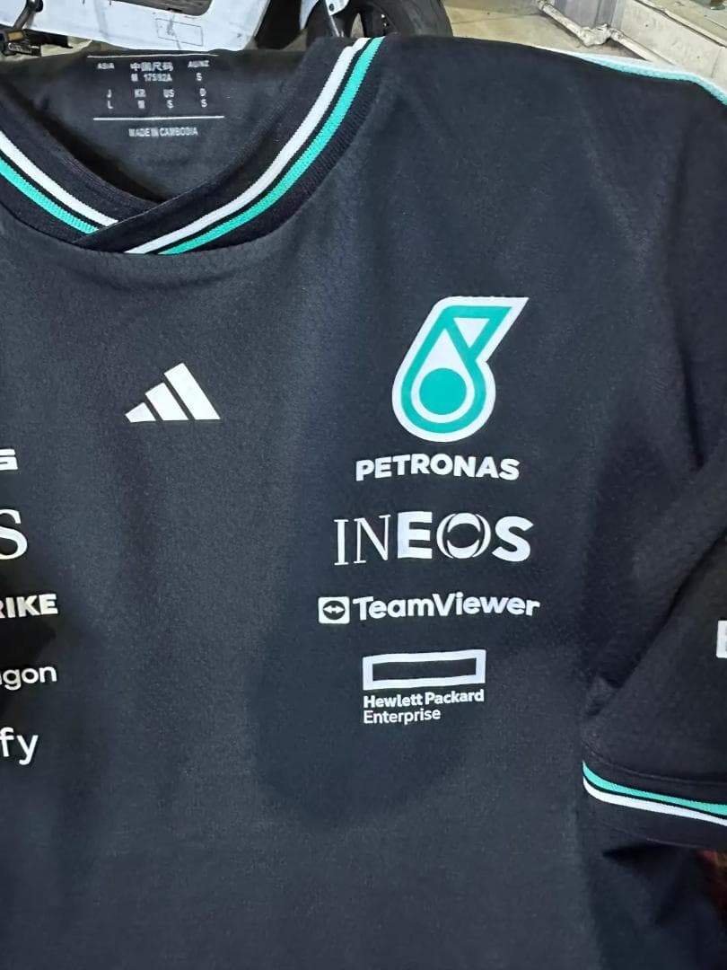 2025 年メルセデス - AMG ペトロナス F1 チーム T シャツ