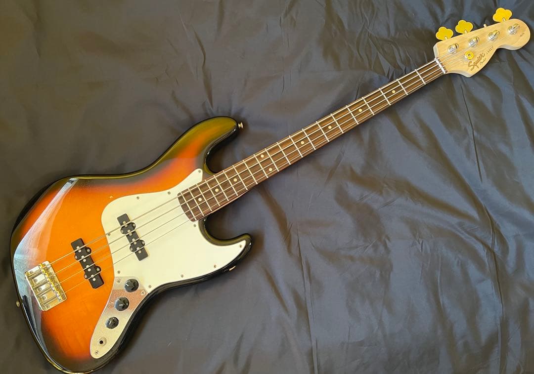 squier J bass ジャズベース Fender エレキベース ケース付き