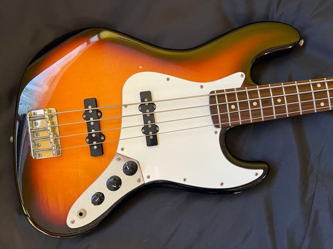 squier J bass ジャズベース Fender エレキベース ケース付き