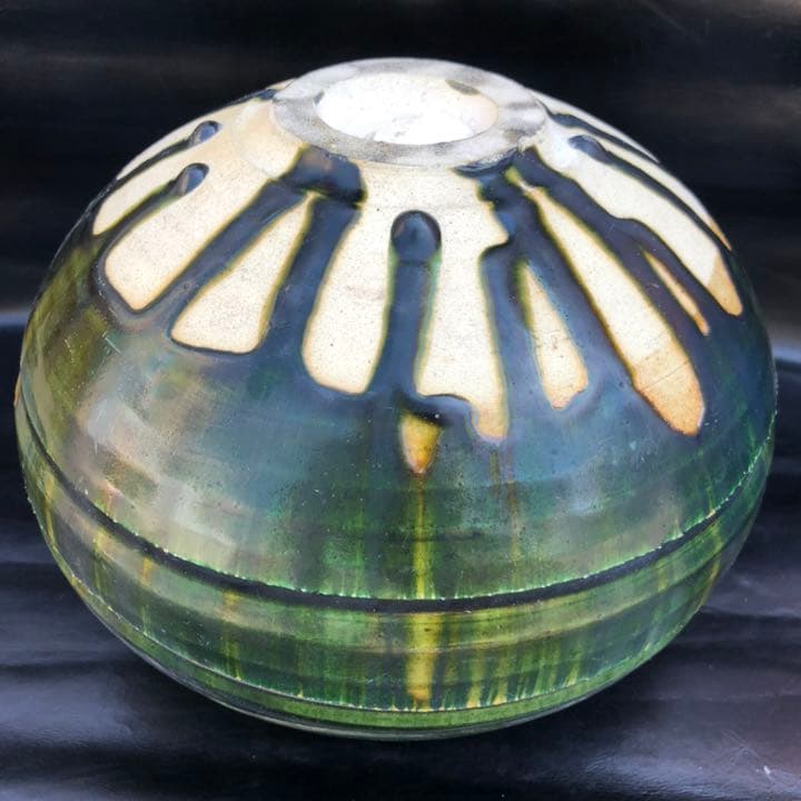 究極の美◼️蔵からかなり美しいエメラルドグリーンの見事な大きな壺、壷が出てきました