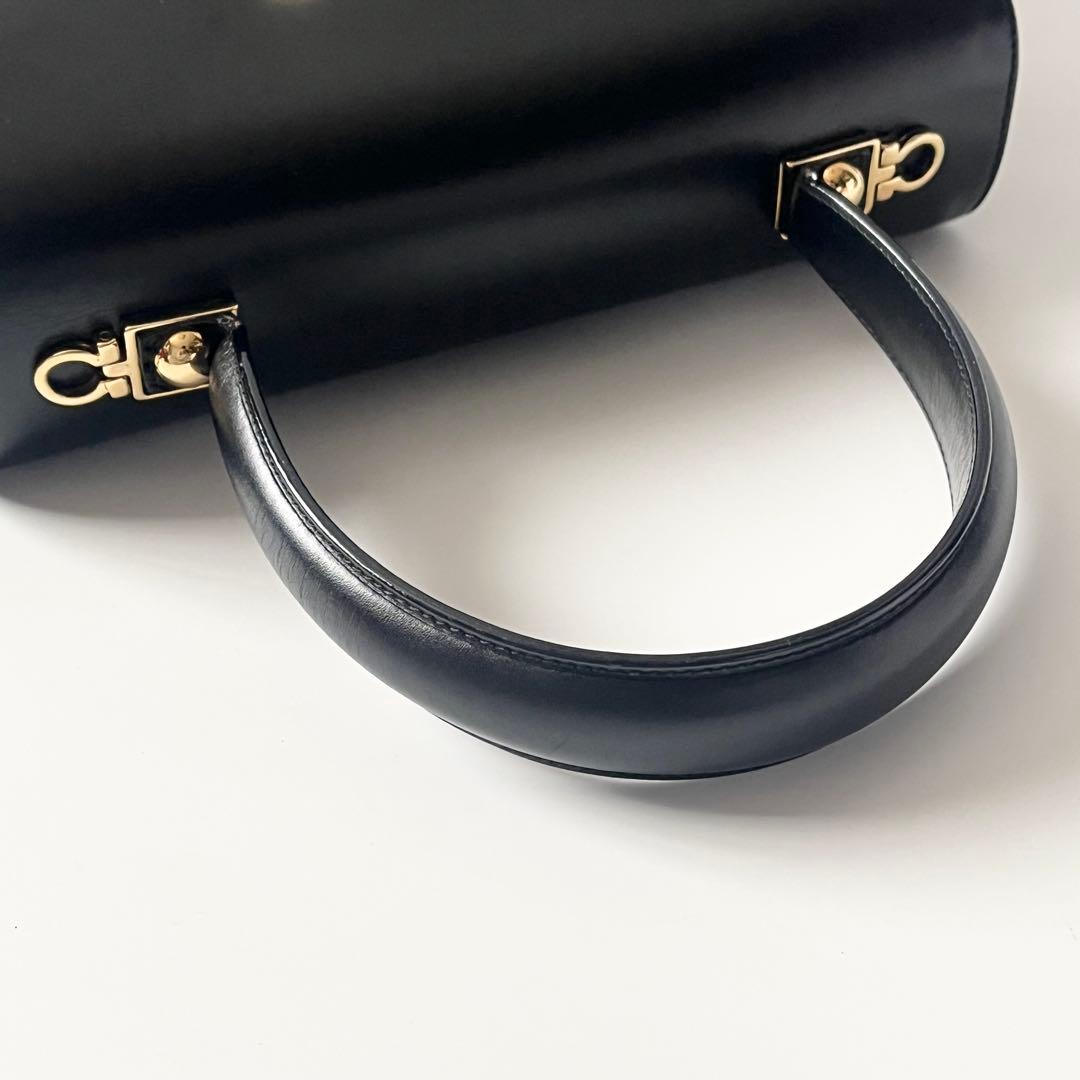 フェラガモ　2way　ガンチーニ　ハンドバッグ　レザー　黒　ブラック　フォーマル