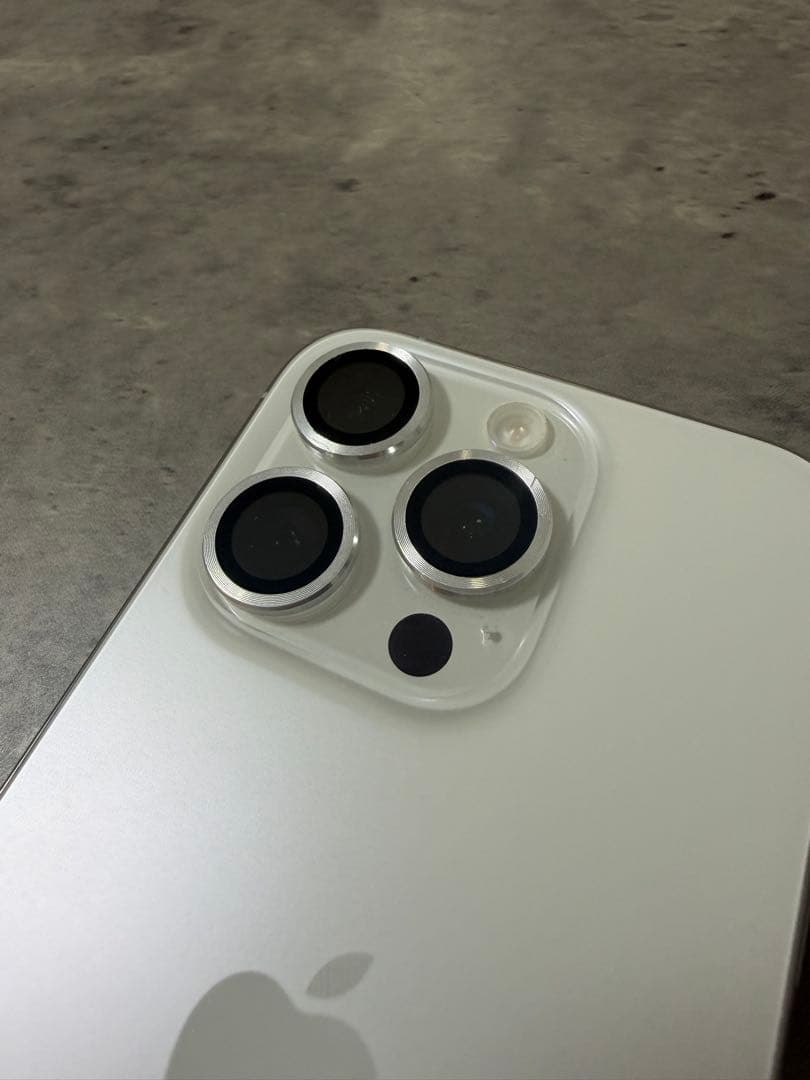 Apple iPhone 15 Pro ホワイト 本体