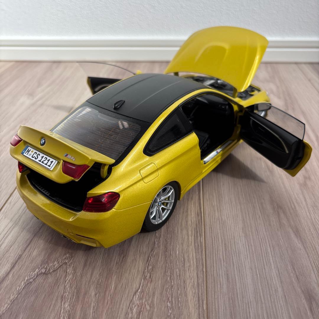 自動車 BMW M4 1/18