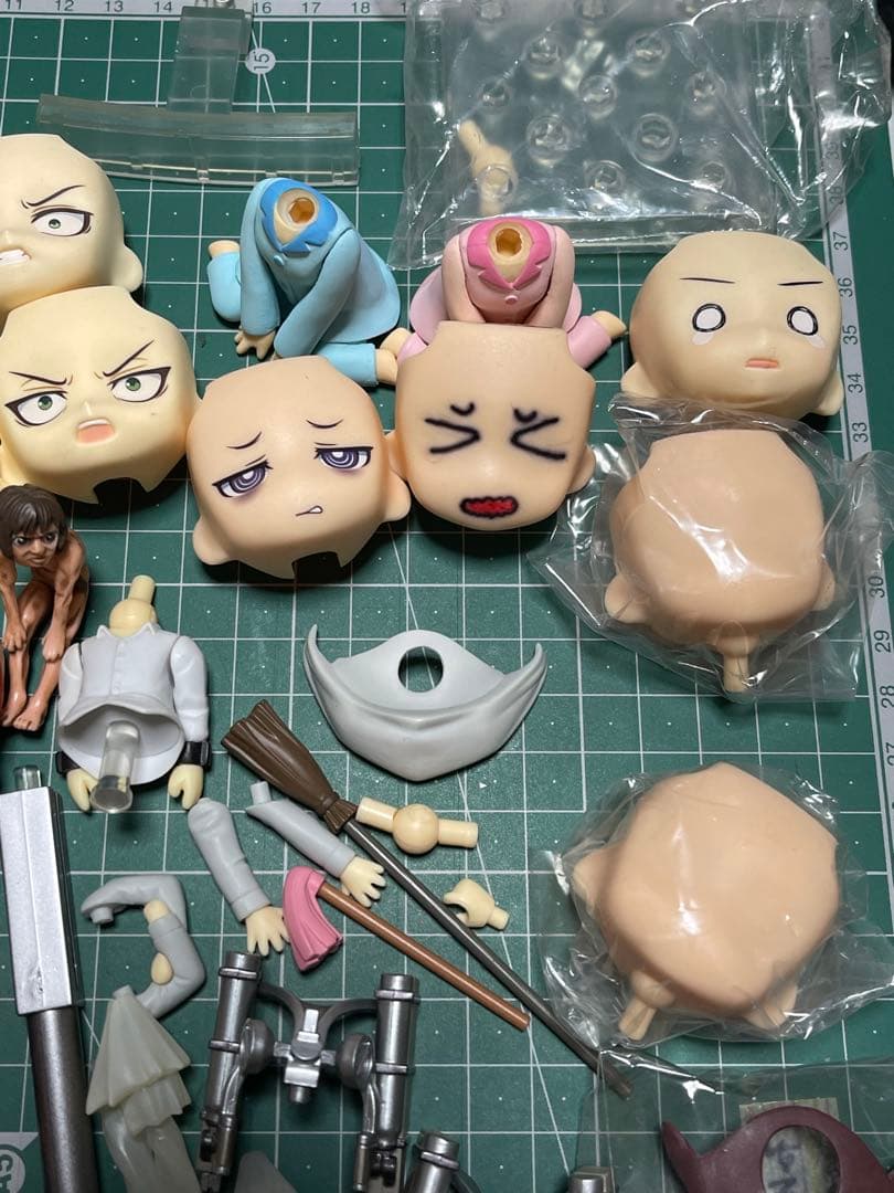 ねんどろいど リヴァイ お掃除　進撃の巨人　エレン　ミカサ