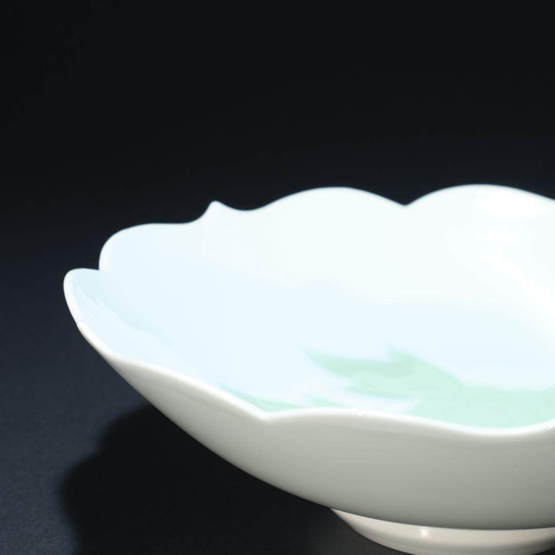 人間国宝 井上萬二 白磁緑釉牡丹彫文　鉢　菓子器　共箱　R1525ダN2