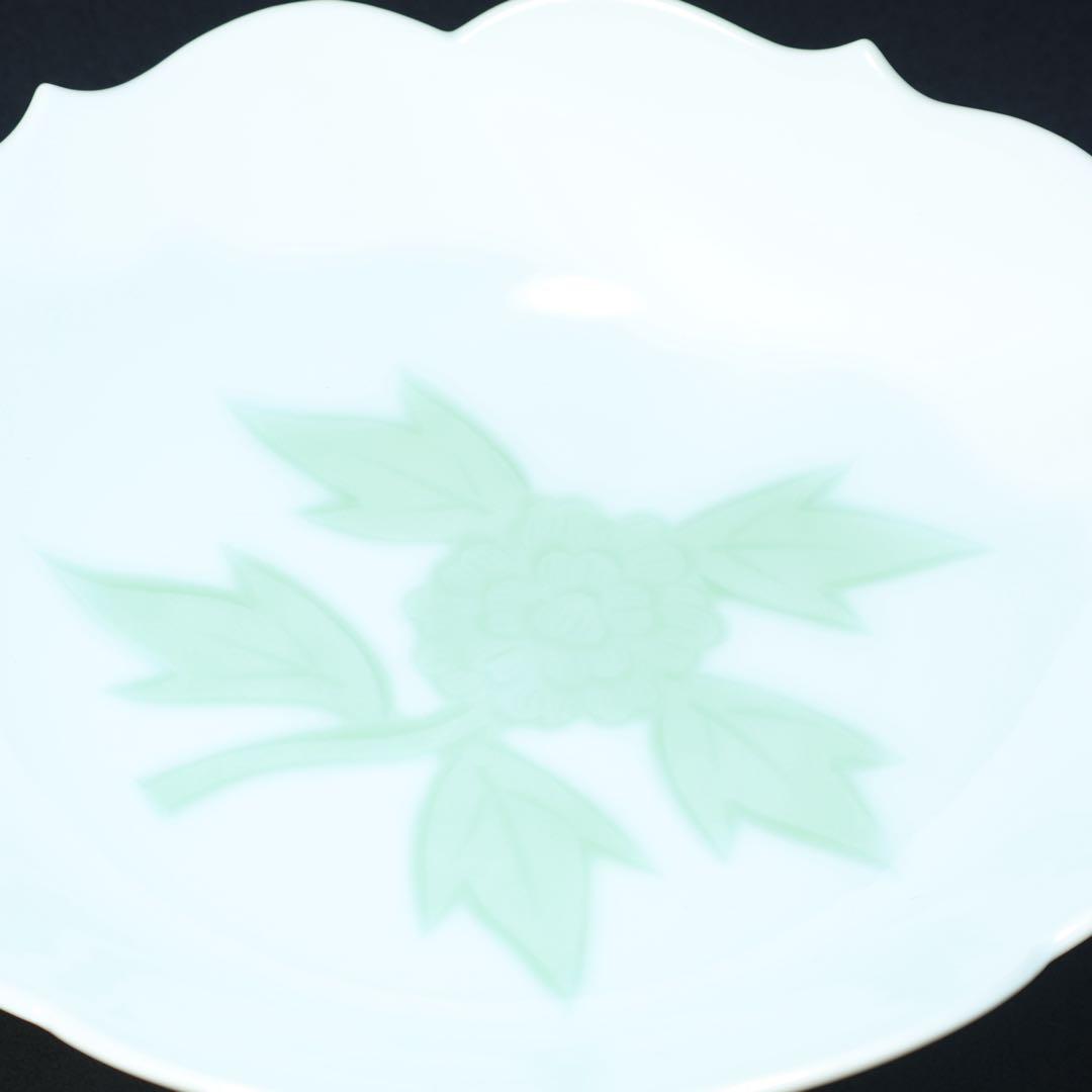 人間国宝 井上萬二 白磁緑釉牡丹彫文　鉢　菓子器　共箱　R1525ダN2