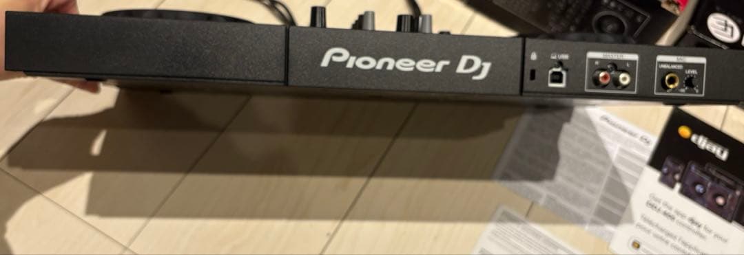 Pioneer DJ DDJ-400 コントローラーとスタンド