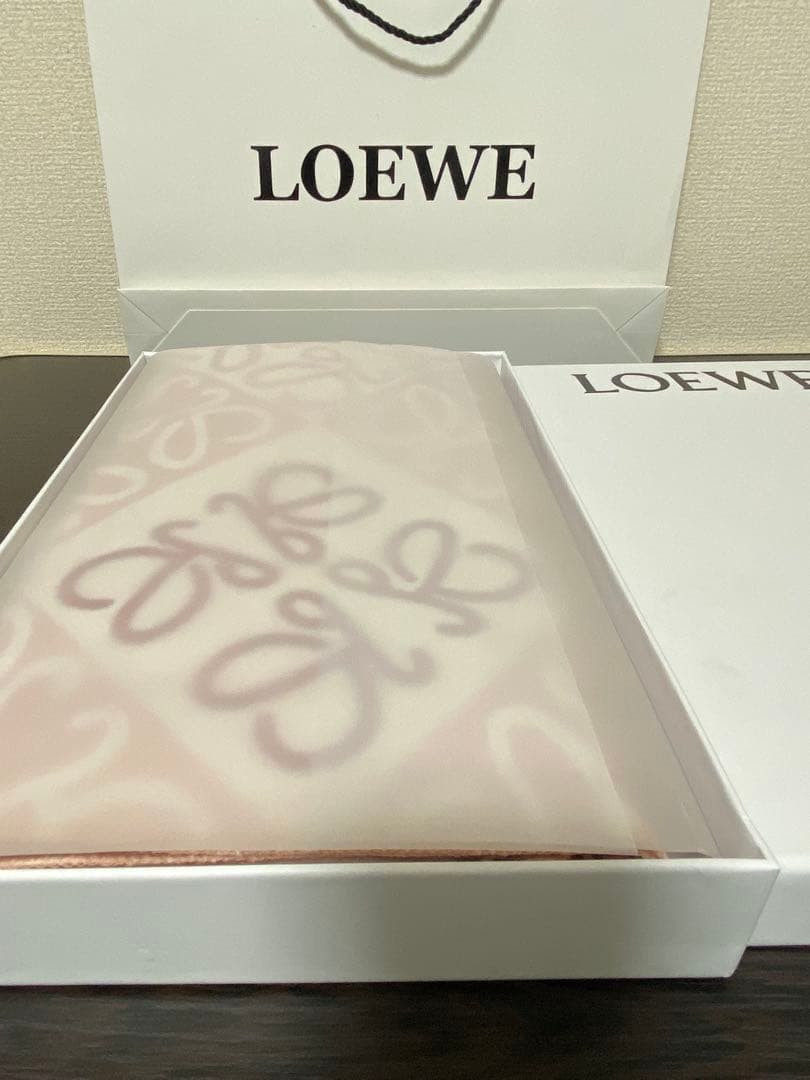 【アウトレット】ロエベ　ノベルティ　マフラー　春色ピンク