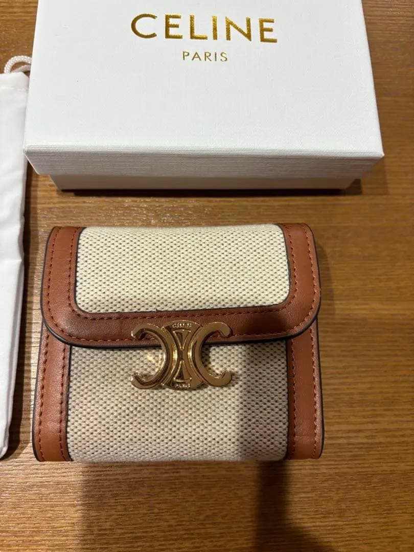 CELINE トリオンフ　三つ折り財布 ベージュ　ブラウン