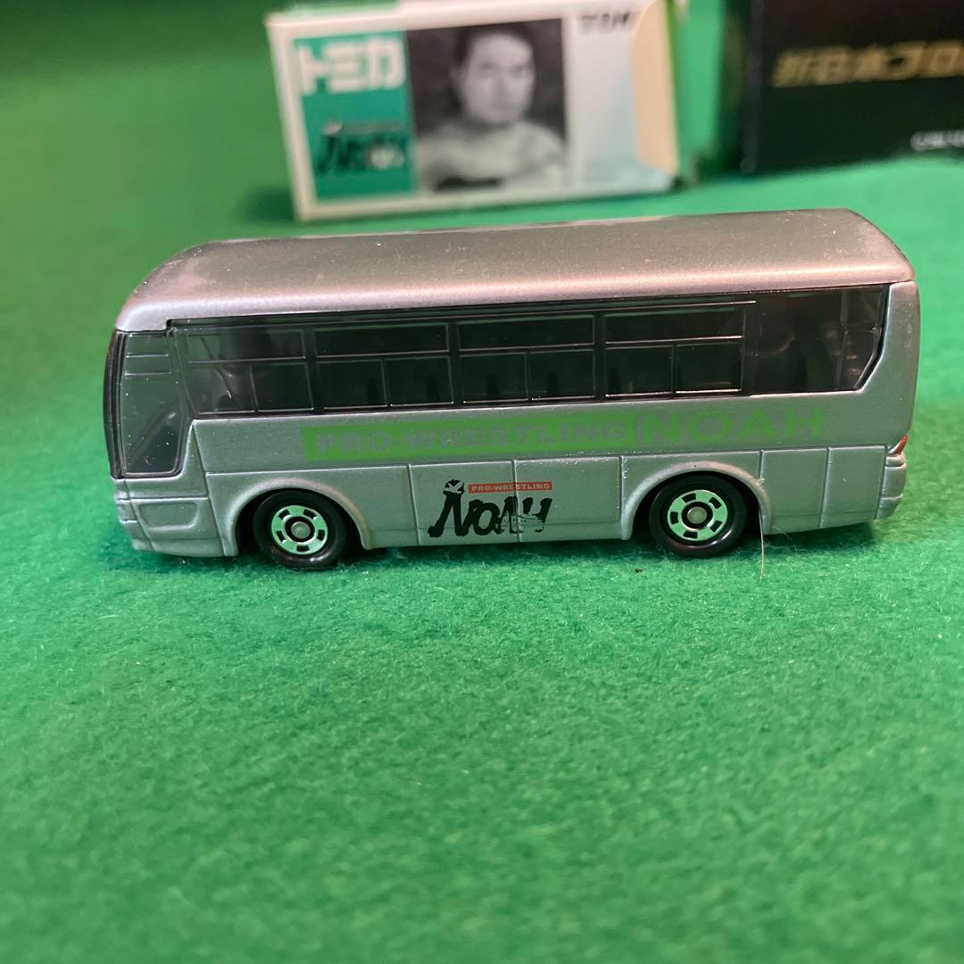 2106.トミカプロレスバス2台売り