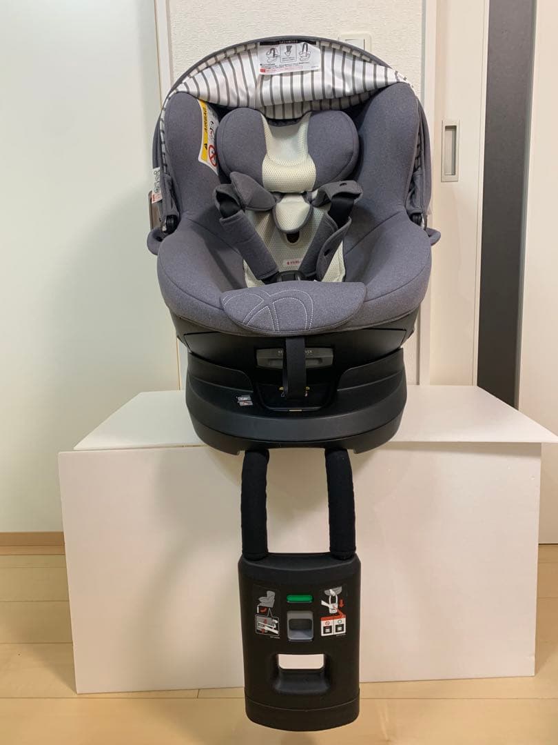 22年式　エールべべ　チャイルドシート クルット5iプレミアム グレーラテ