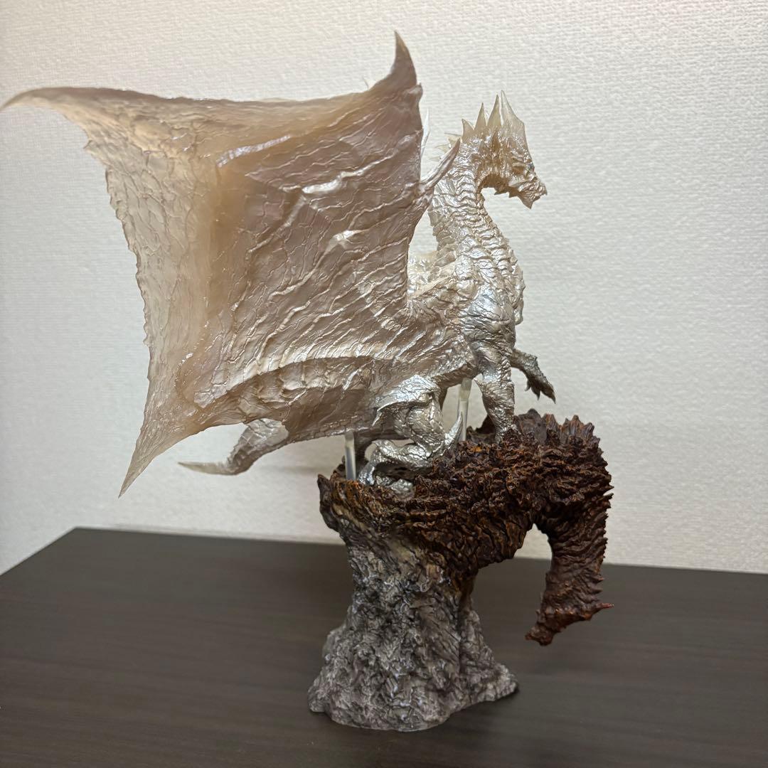 【希少品】モンスターハンター　クリエイターズモデル　クシャルダオラ　脱皮　純正