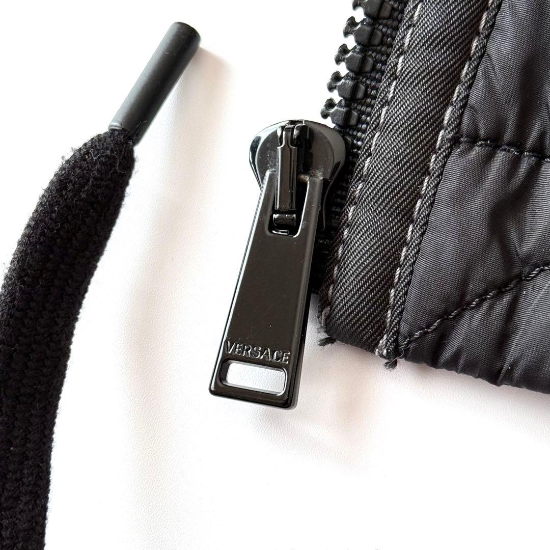 【スガちゃん さん】VERSACE RFID搭載 Vロゴブルゾン キルティング