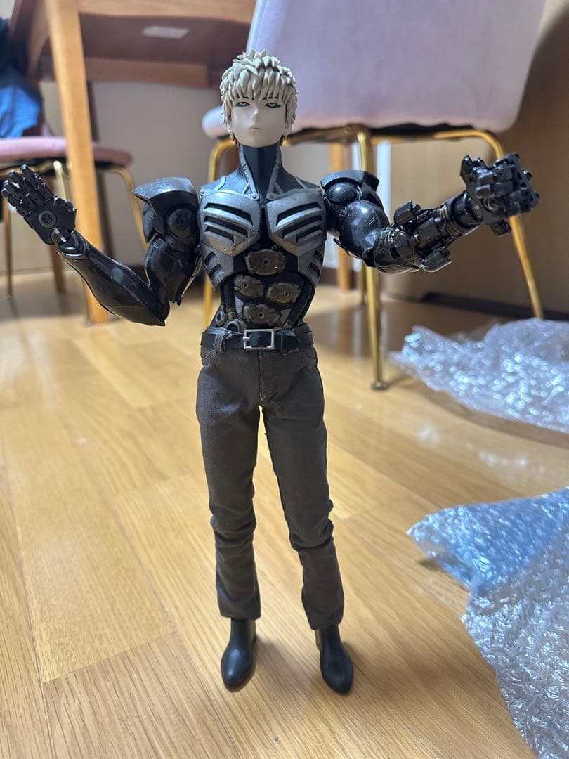 ワンパンマンのジェノスのフィギュア