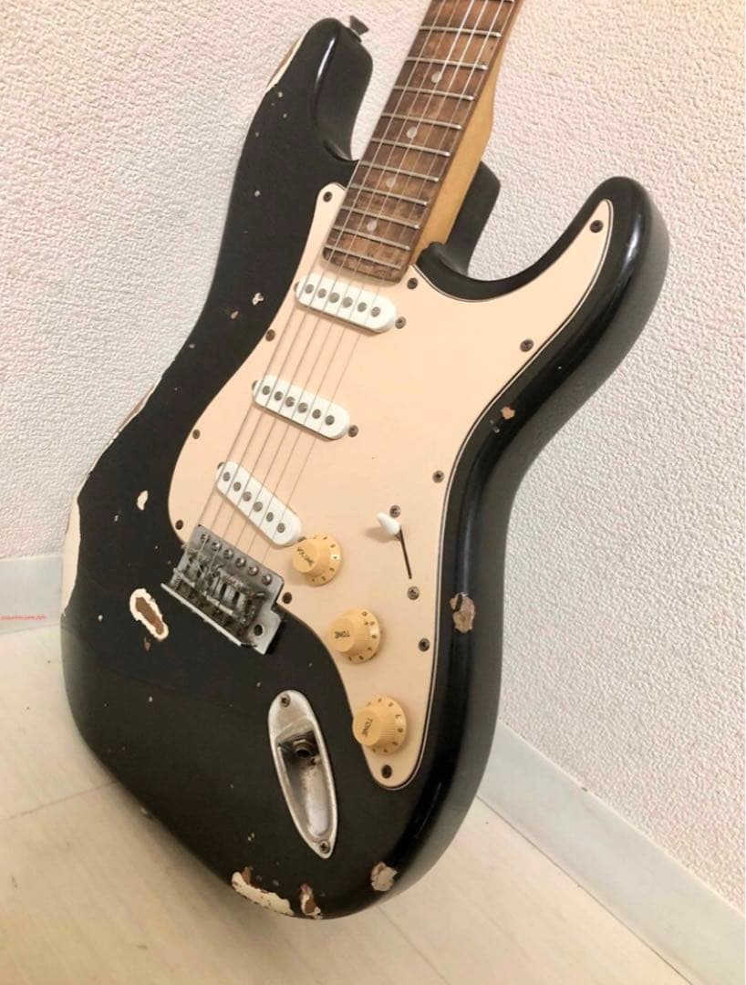 激シブ！レリック加工のヴィンテージ風ストラット￼タイプエレキギター　メーカー不明
