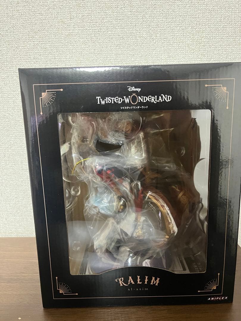 ツイステ　カリム　フィギュア