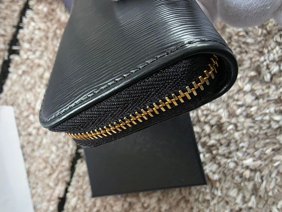 美品プラダ　ヴィッテロムーブ　キーリング　ケースロゴ金具