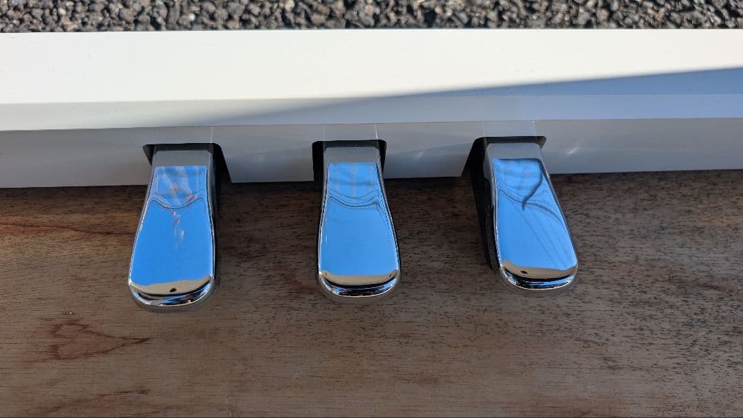 送料込ピカピカ艶有WHITE Roland 電子ピアノ DP90 14年製激美品