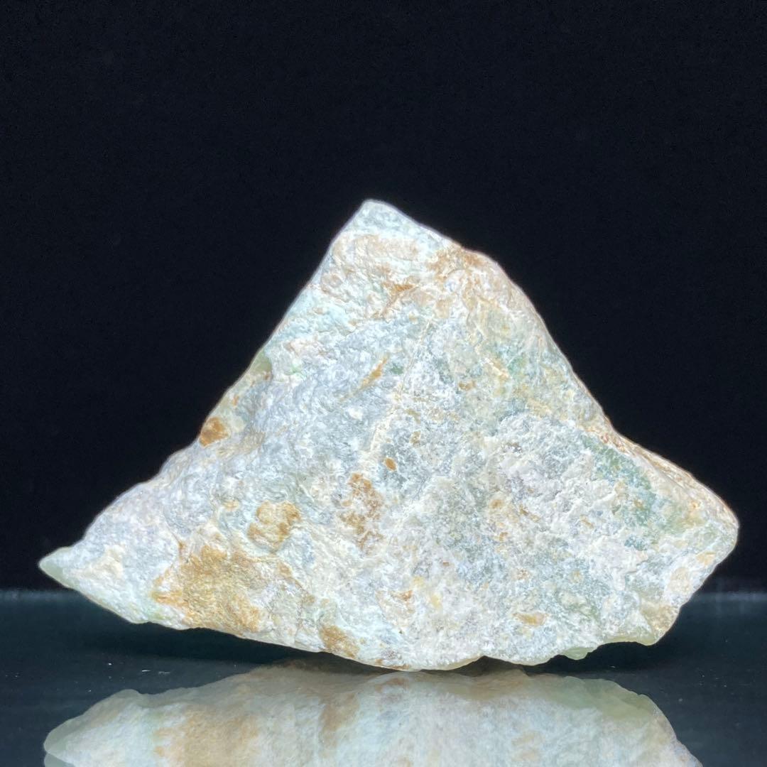 【専用品】糸魚川翡翠　金山谷　ロウカン質　山石　36.1ｇ