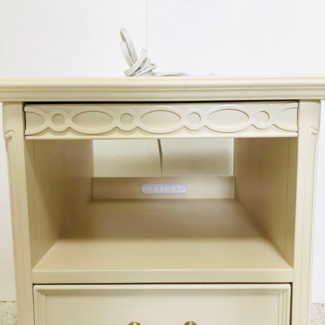 東海家具　ナイトテーブル　猫脚　木製　コンセント付き　完成品