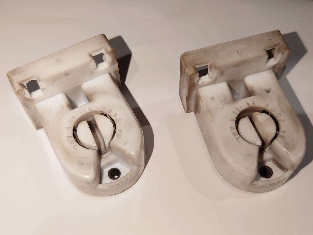 鉄道部品　方向幕用の蛍光灯ソケット　1組（2個）