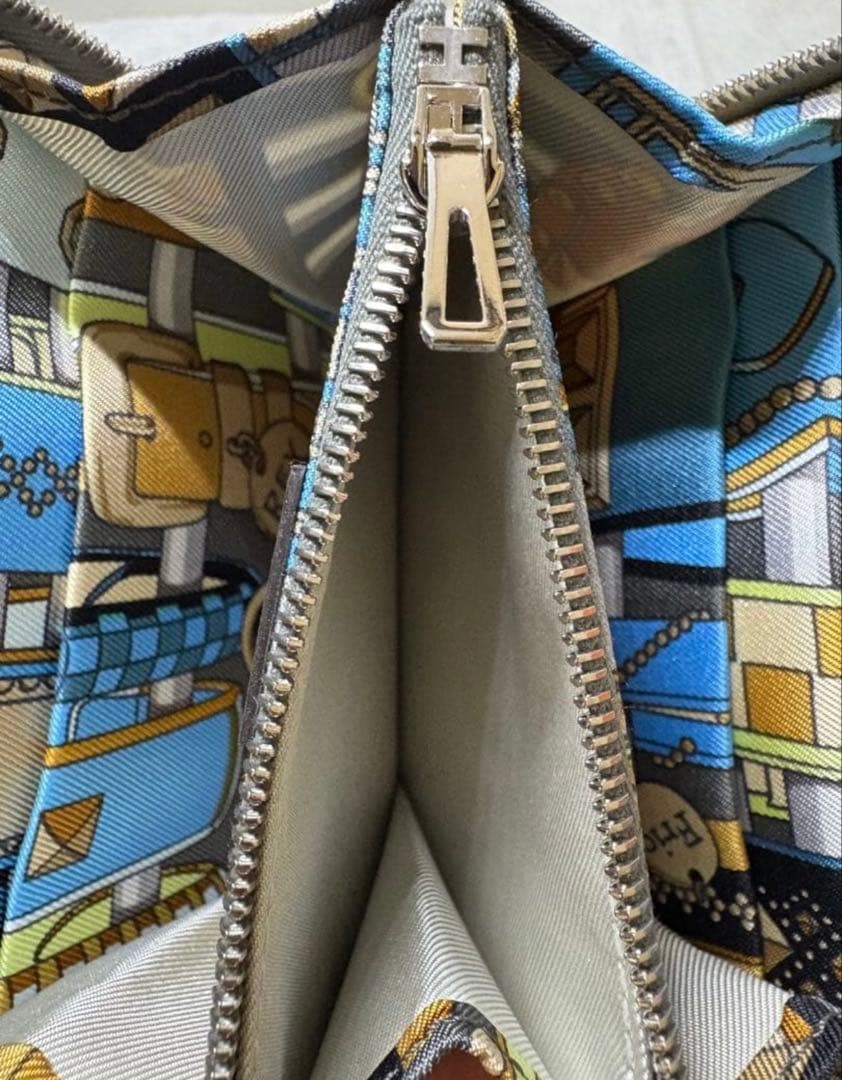 シルクインコンパクト　【HERMES】