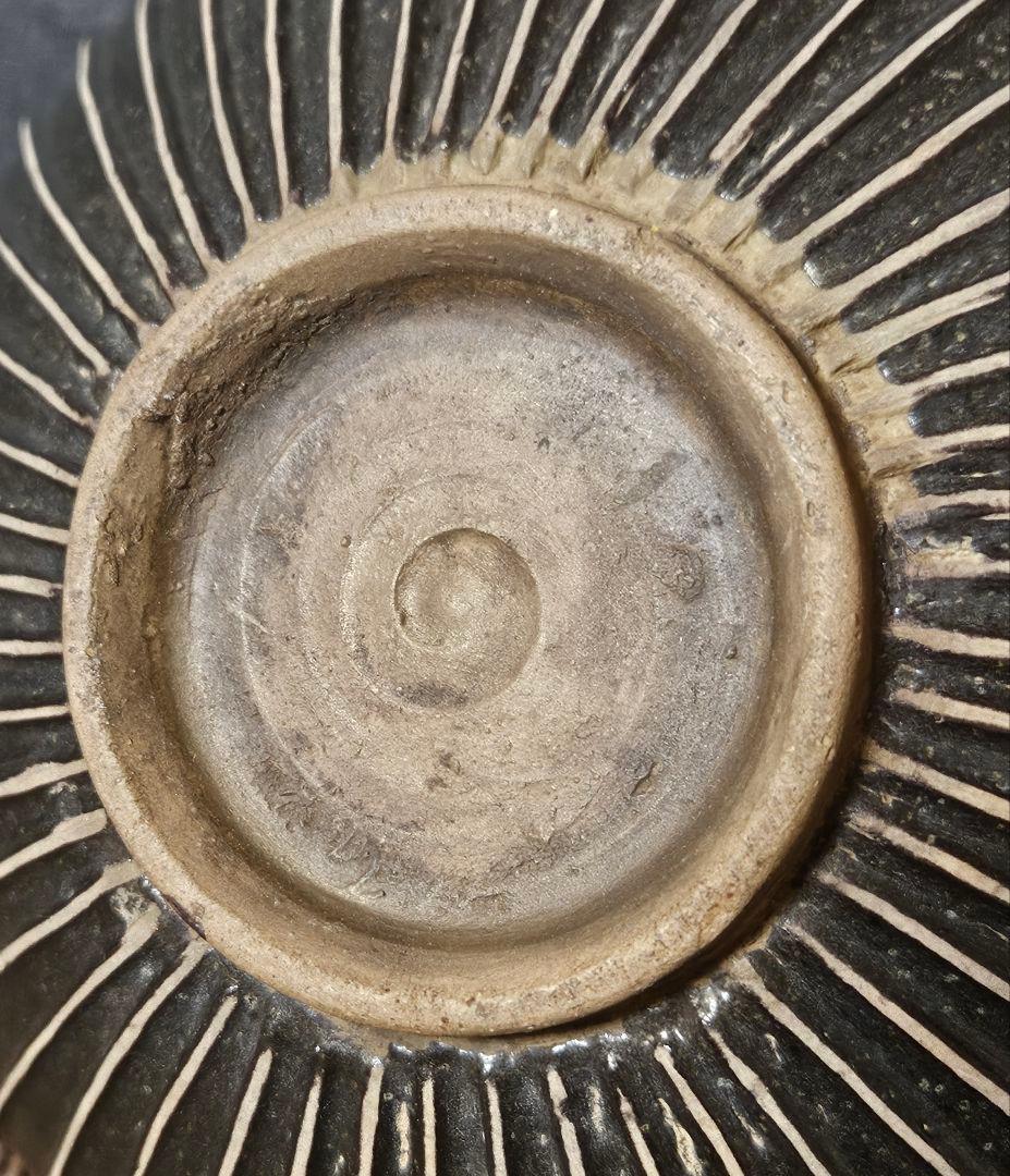 中国美術　中国陶磁器　磁州窯　堆線文様　碗　茶碗　鉢　菓子器　茶道具　陽刻鎬手