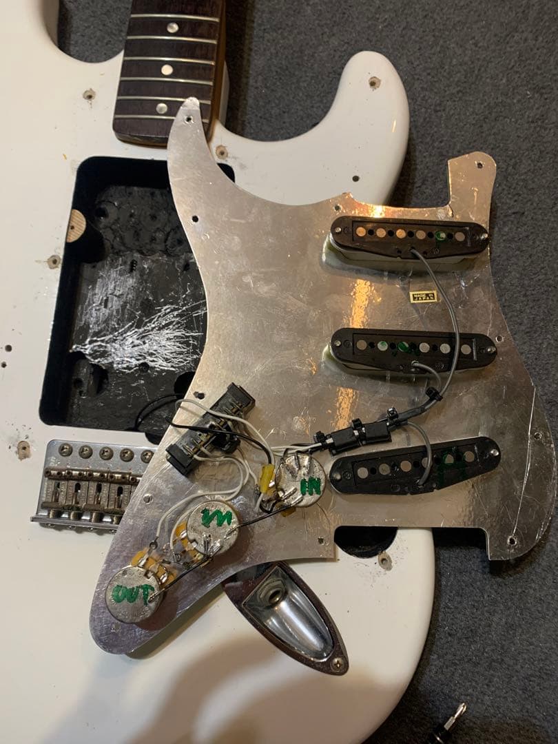 Squier by Fender Affinity ストラトキャスター 白