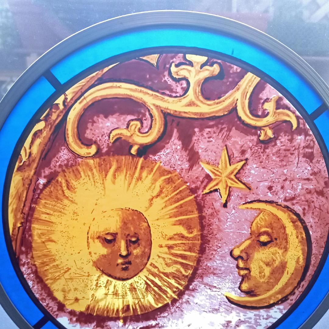 ニューヨーク メトロポリタン美術館ステンドグラス 太陽と月 グラスマスターズ社