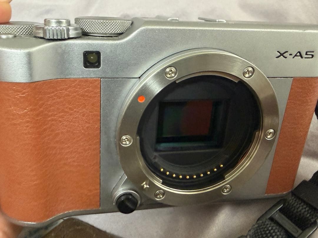 Fujifilm X-A5 ミラーレスカメラ 15-45mmレンズ付き