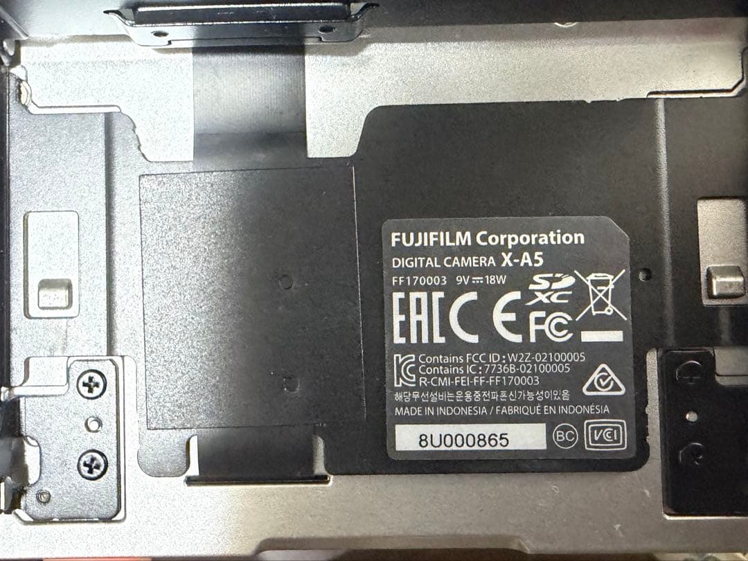 Fujifilm X-A5 ミラーレスカメラ 15-45mmレンズ付き