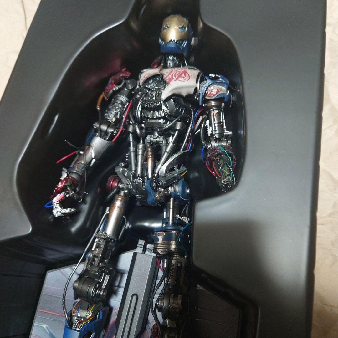 ホットトイズ　ウルトロン　アベンジャーズ　エイジ・オブ・ウルトロン　フィギュア