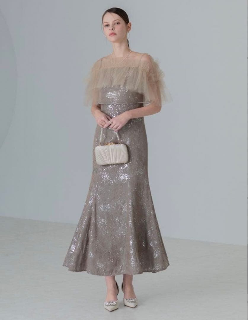 チュールフリル付きグレーパーティードレス