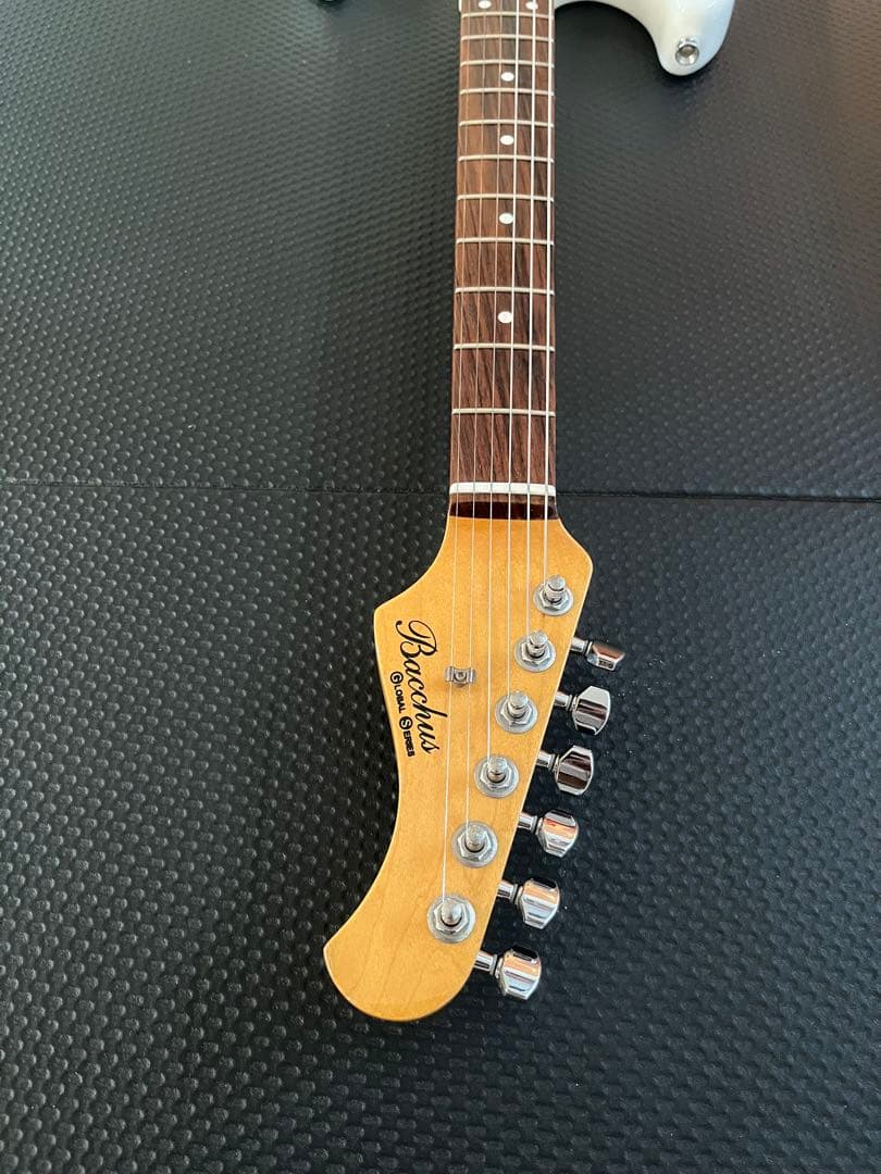 Bacchus global series ストラトタイプ