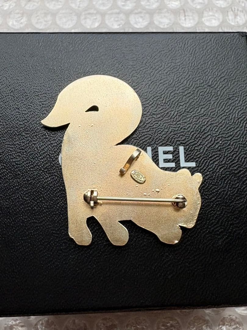 シャネル　リス　ブローチ　ゴールドラメ