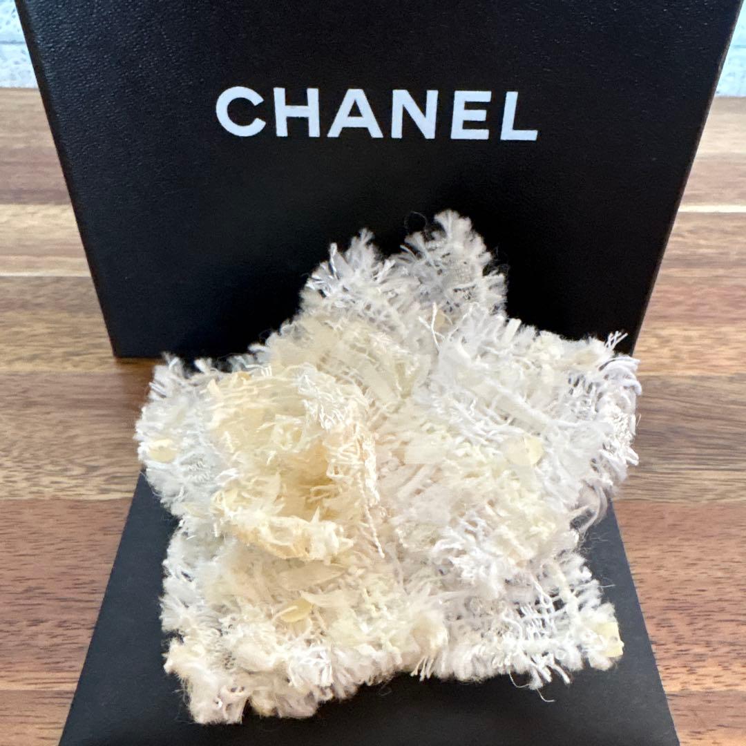 CHANEL ホワイト フラワーコサージュ　卒業式　入学式に