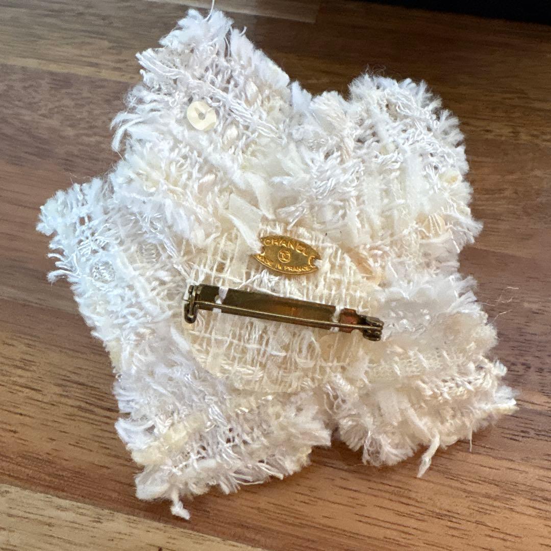 CHANEL ホワイト フラワーコサージュ　卒業式　入学式に