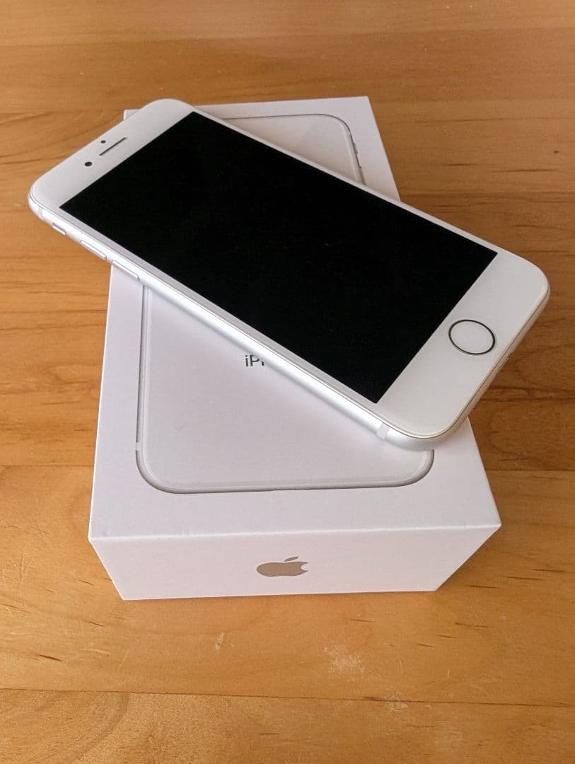 Apple iPhone 8 シルバー 本体 箱付き
