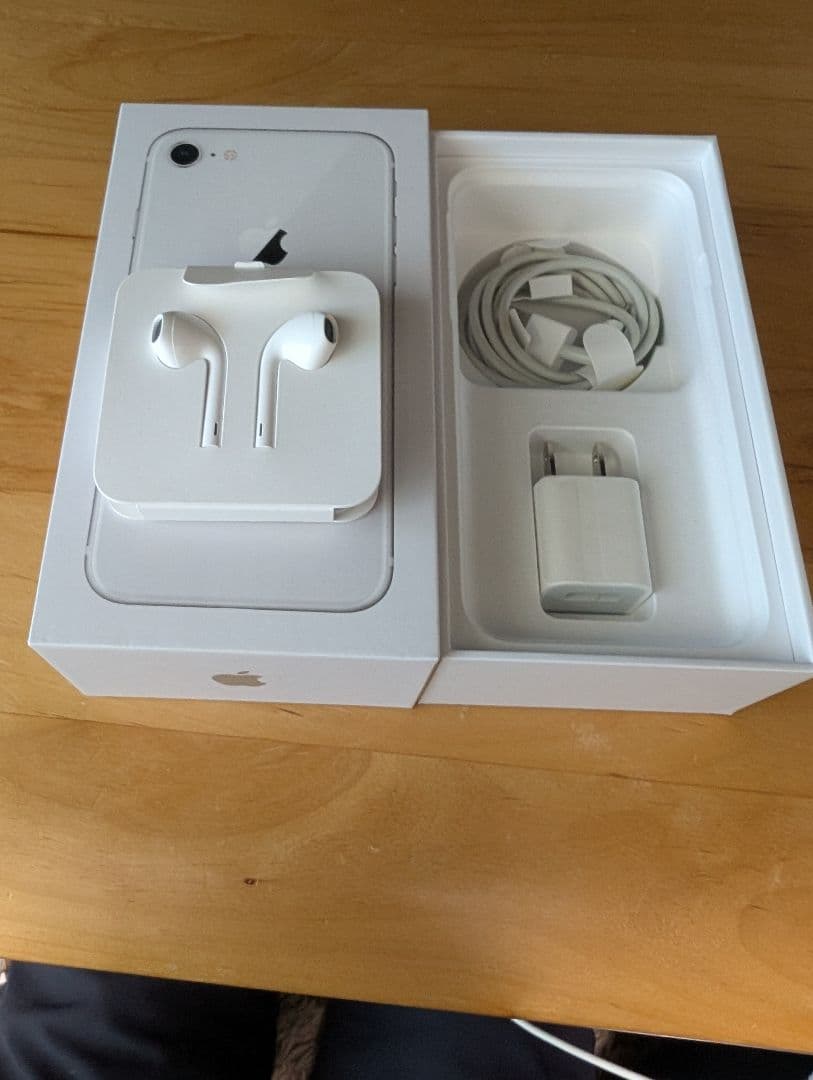 Apple iPhone 8 シルバー 本体 箱付き