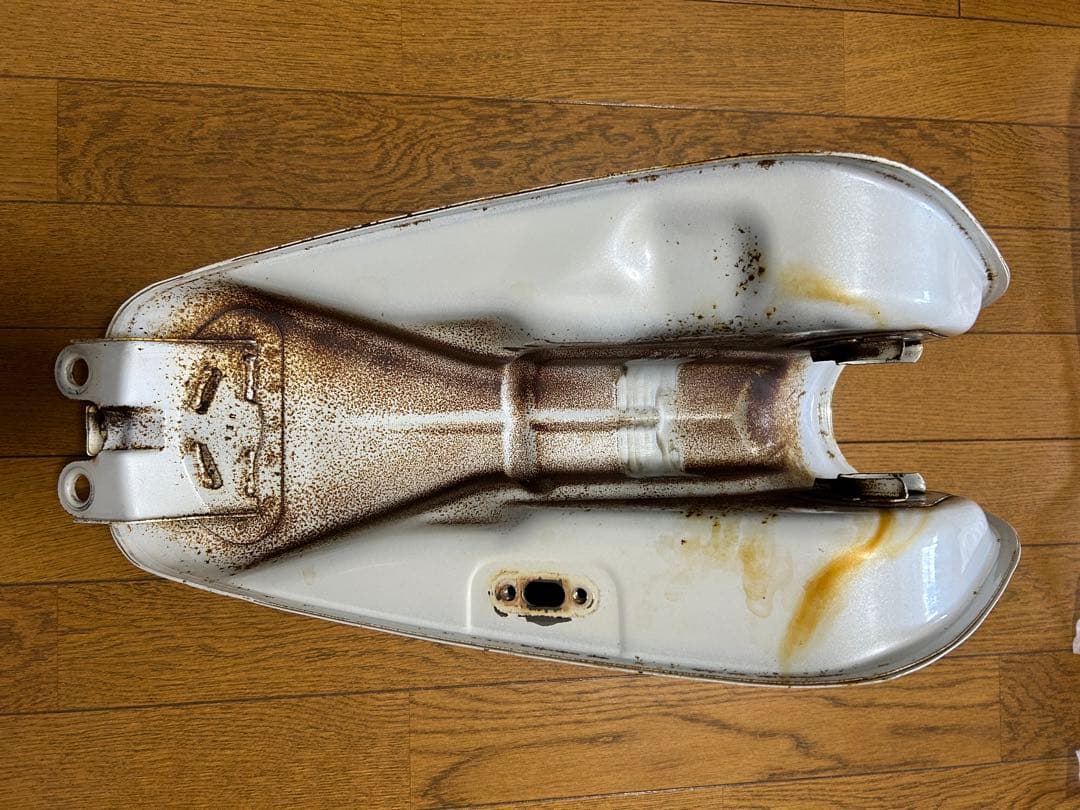 グラストラッカー　燃料タンク