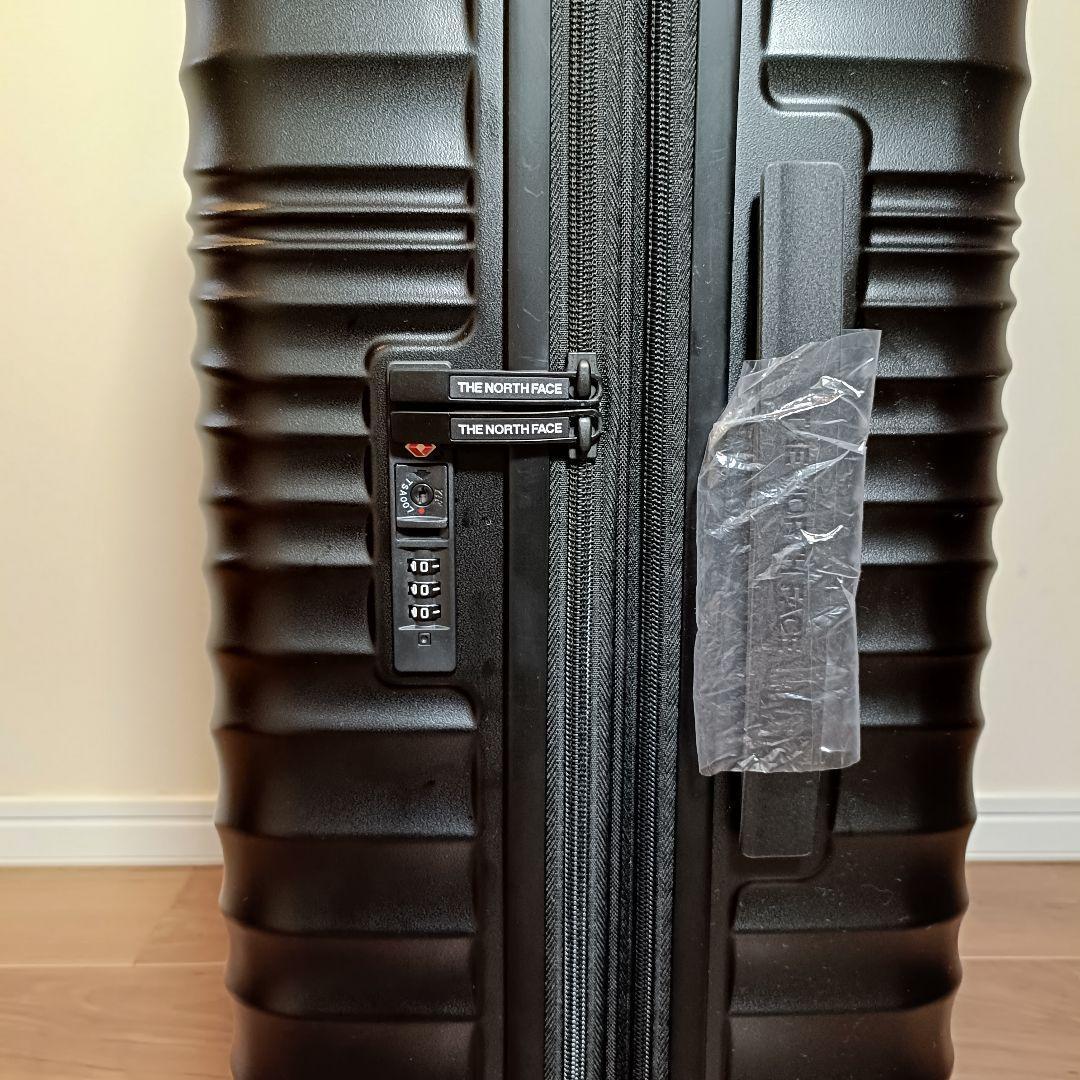 THE NORTH FACE ブラック キャリーケース 波状デザイン 収納多数