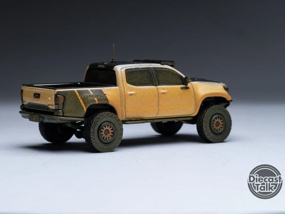 トヨタ・タコマ・プレランナー PUGZ TRD ワイドボディ (チェイスカー)