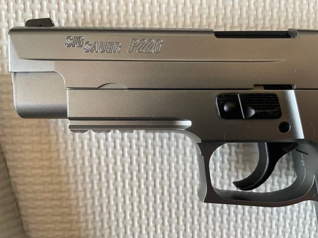 東京マルイ SIG SAUER P226 E2 ステンレスモデル 2マグ付 他
