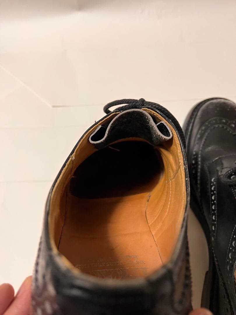 トリッカーズ　バートン　黒　8ハーフ