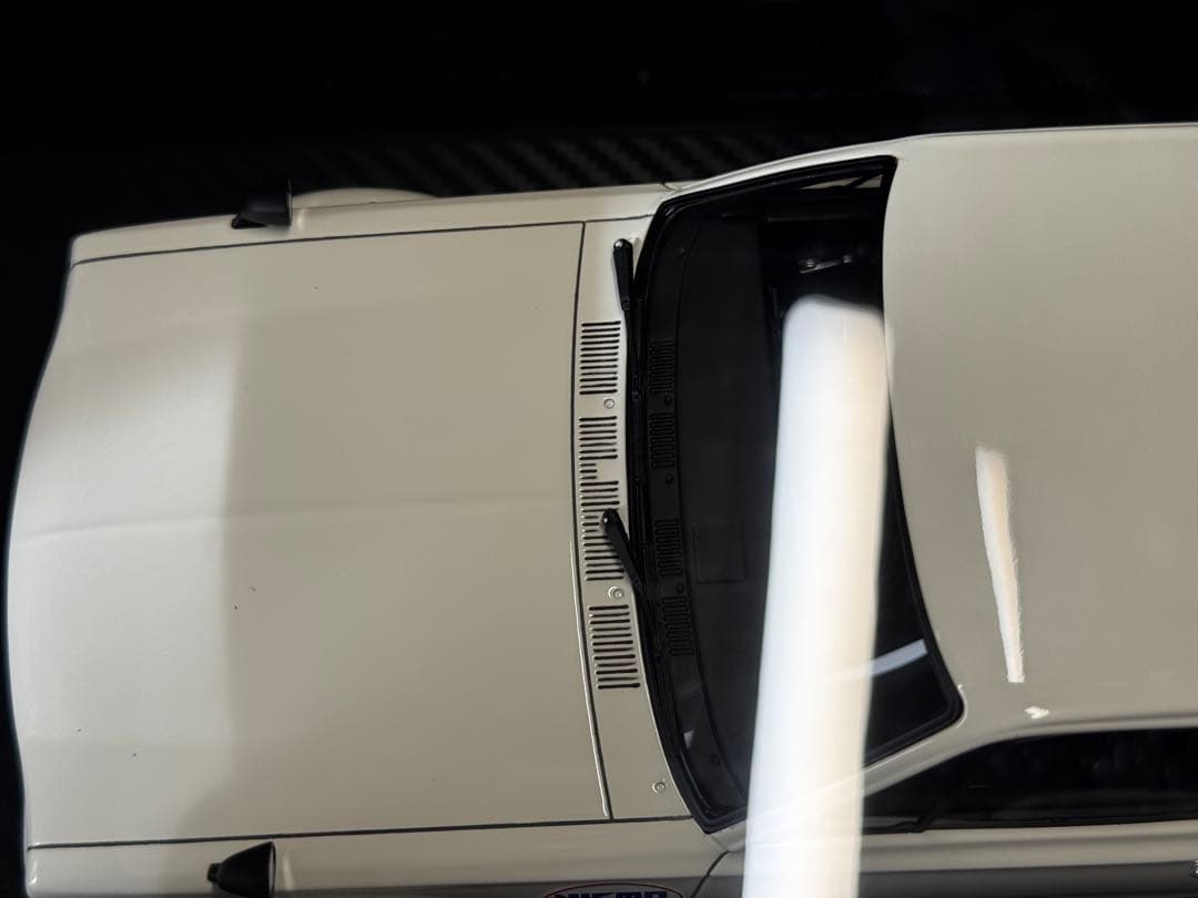 SKYLINE 2000 GT-R (KPGC10 ) ホワイト 1/18