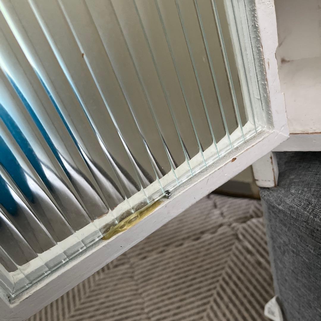 骨董市購入　アンティーク２段　シャビー　波ガラス