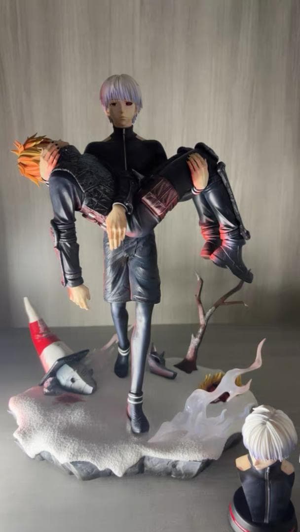 東京喰種 金木研が永近英良を抱く 1/6 樹脂 フィギュア