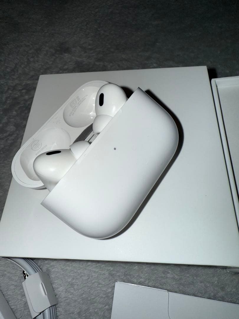Apple AirPods Pro２本体 充電ケース付き