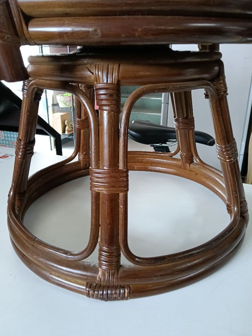 y　ラタン製カジュアルチェア　回転式