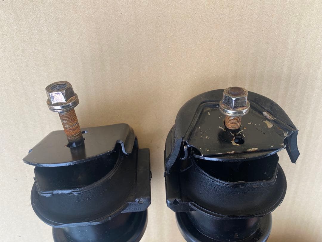 トヨタ　17クラウン JZS171W アスリート　 エステート　エンジンマウント